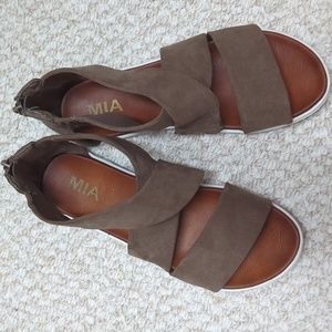 Mia Cross cross sandals